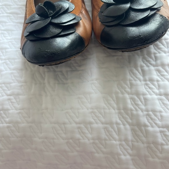 CHANEL Stretch Spirit Interlocking CC Logo Flats - Picture 4 of 12